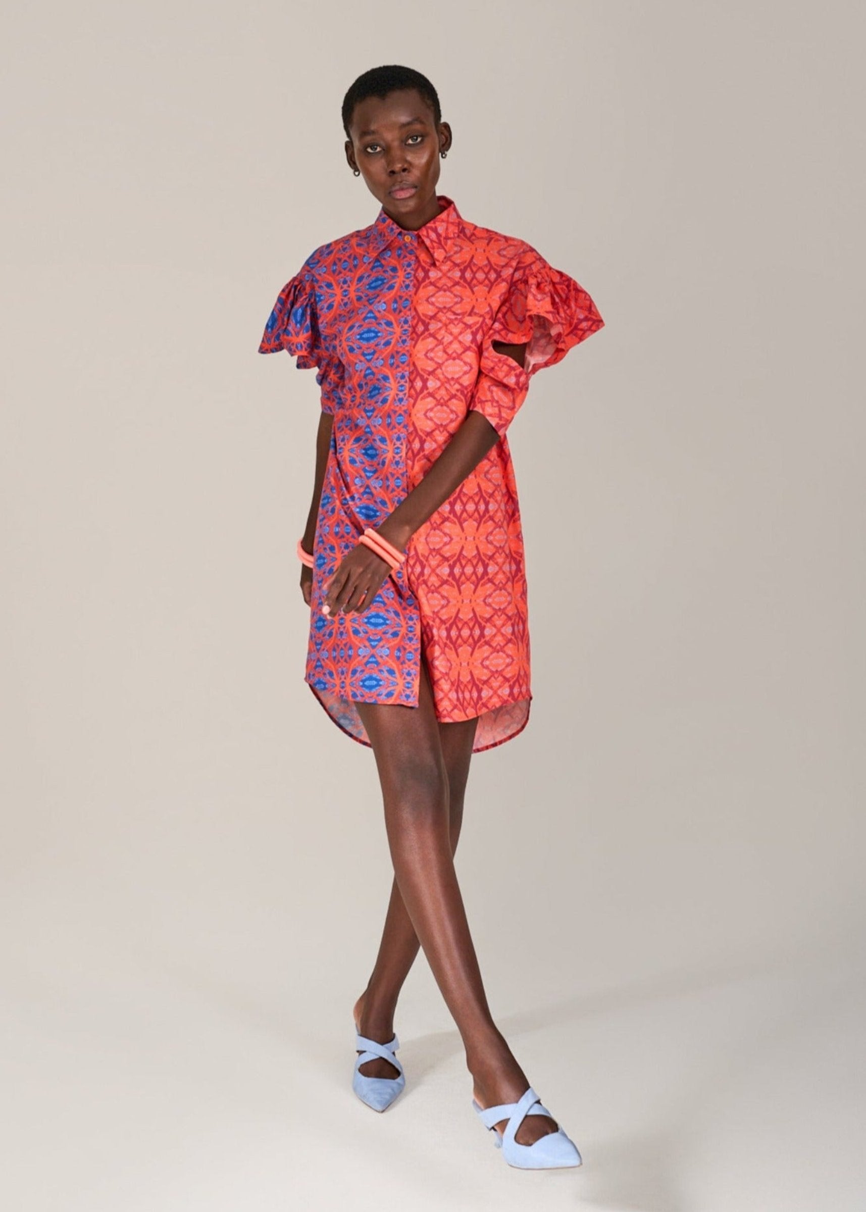 Model standing with crossed legs in the KAHINDO Chinchilla Shirtdress