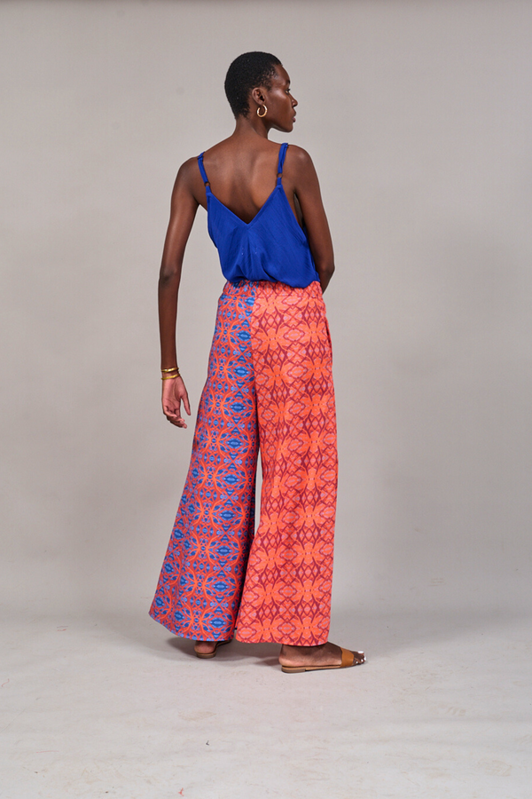 Model showing the back v-neck details of the KAHINDO Sea Cami Top